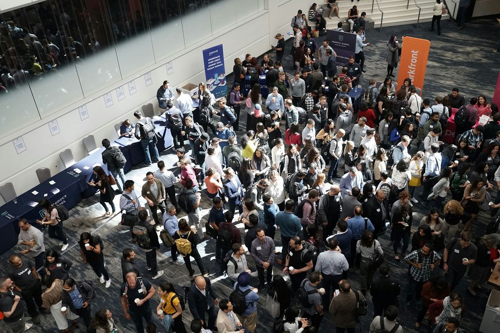 Auditorio con asistentes durante una sesión